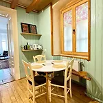 Apartment Ultracentral Vintage Black Church View Steps Away From Piata Sfatului *