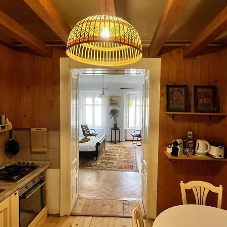Apartment Ultracentral Vintage Black Church View Steps Away From Piata Sfatului Brasov