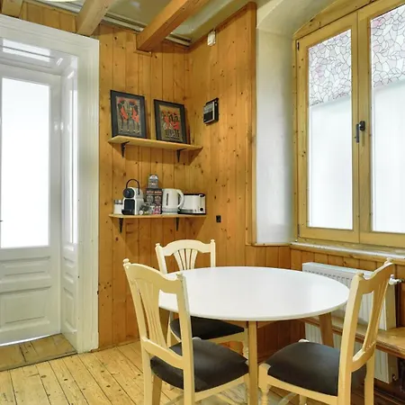 Apartment Ultracentral Vintage Black Church View Steps Away From Piata Sfatului Brasov