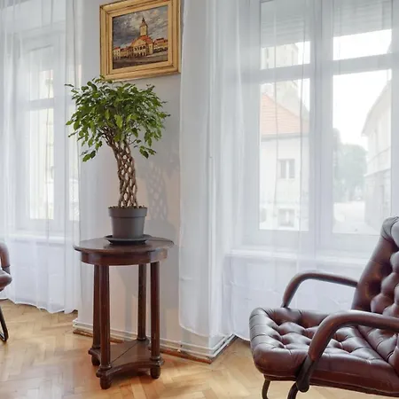 Ultracentral Vintage Black Church View Steps Away From Piata Sfatului * Брашов