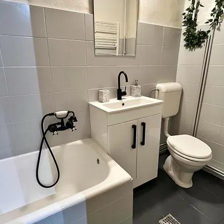 Apartment Ultracentral Vintage Black Church View Steps Away From Piata Sfatului Brasov