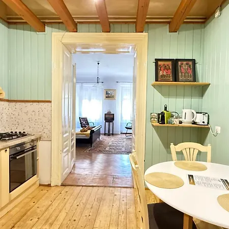 Apartment Ultracentral Vintage Black Church View Steps Away From Piata Sfatului Brasov