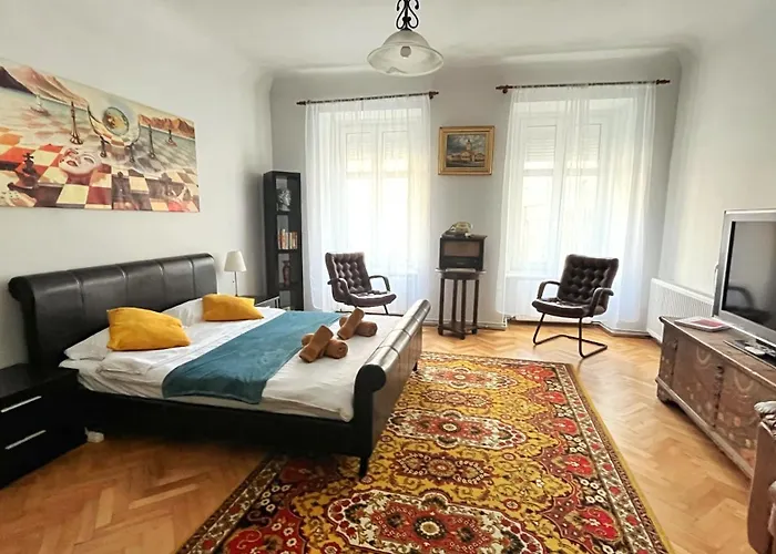 Ultracentral Vintage Black Church View Steps Away From Piata Sfatului