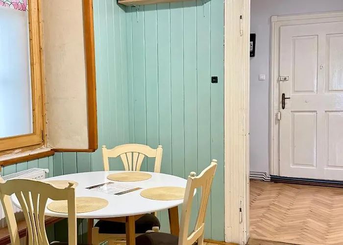 Апартаменти Ultracentral Vintage Black Church View Steps Away From Piata Sfatului