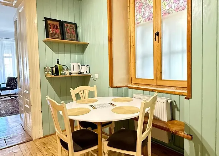 Apartment Ultracentral Vintage Black Church View Steps Away From Piata Sfatului *